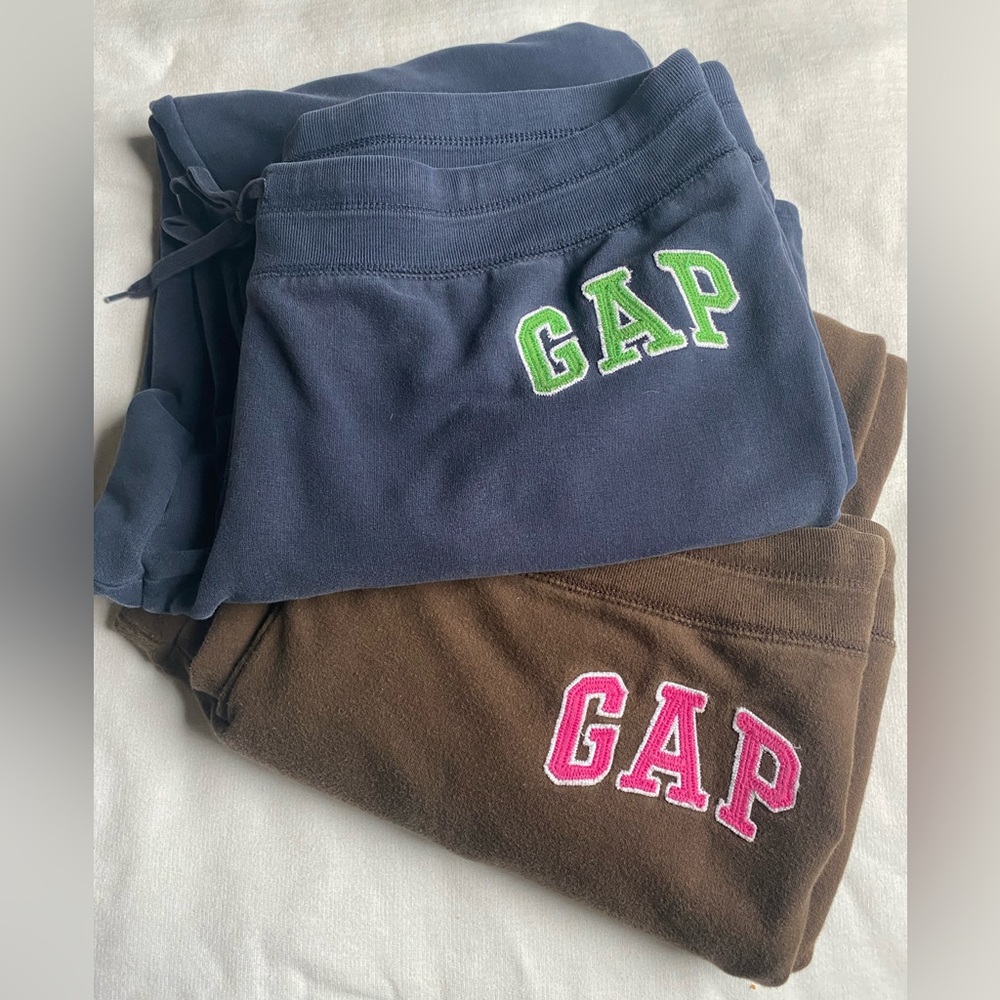 Set of 2 Gap Sweatpants in size Large